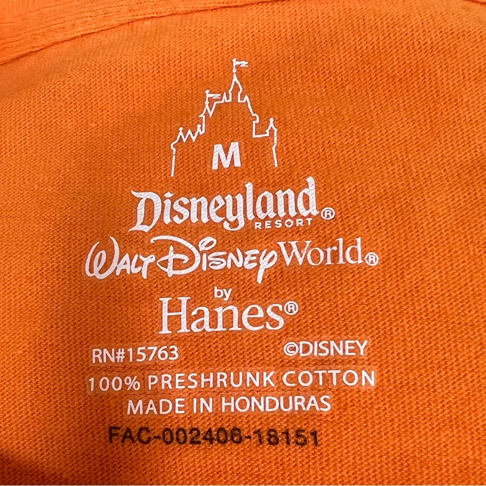Disneyland T-shirt in size medium 100 percent cotton authentic Disney merch - Picture 5 of 5